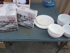lot 105 image: Entertaining basic dishes, 8 piece ceramic plate set other assorted white saucers and bowls