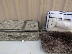 lot 113 image: Galleria floral suitcase, dcor pillow bag dcor pillows