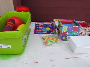 lot 115 image: Childrens toys- green tub bowling pins and blocks, pattern blocks with book to make designs and more