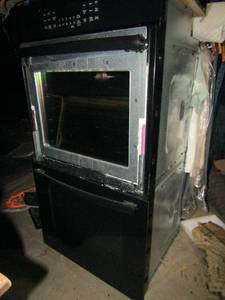 lot 3 image: Double wall oven  top front glass broke can be replaced 54 x26x27