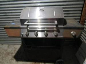 lot 4 image: Grill master propane grill no tank included