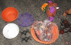 lot 21 image: Halloween lot candy bowls and dcor