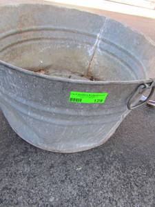 lot 129 image: GALVANIZED WASHTUB 11x19