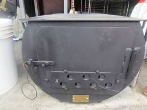 lot 187 image: SUMMIT WOOD STOVE 13 X 18 X 28 BLACK  HEAVY METAL