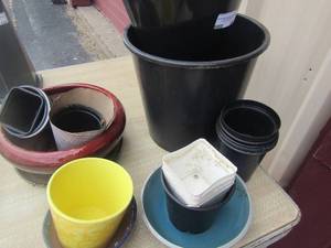 lot 186 image: LOT OF CERAMIC & PLASTIC  PALNTERS