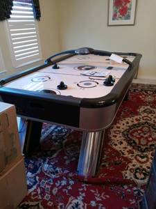 lot 1 image: Air Hockey Table