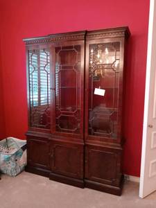 lot 2 image: Chippendale Style Breakfast Cabinet