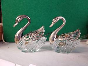 lot 9 image: Vintage set of 2 Crystal Silver Plated Swan Salt Cellars With Spoons
