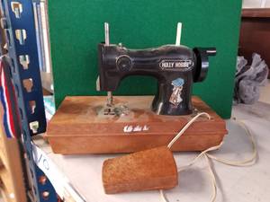 lot 10 image: Vintage Holly Hobby sewing machine with foot pedal - 1975