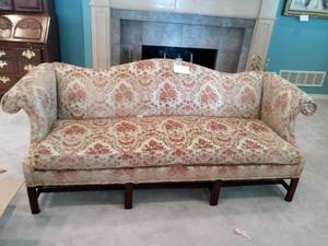 lot 212 image: Couch - very nice