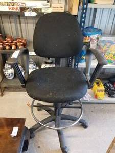 lot 18 image: Office Chair