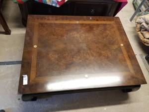 lot 19 image: Coffee table