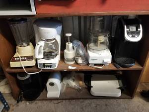 lot 29 image: Selection of kitchen countertop appliances