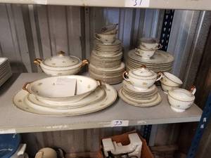 lot 33 image: Meito China dish set