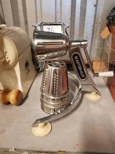 lot 36 image: Master cut shredder