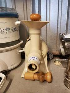 lot 37 image: Champion juicer