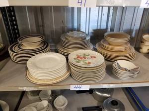 lot 44 image: Selection of dishware -plates and bowls