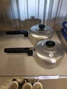 lot 46 image: Wagner Ware pots with lids