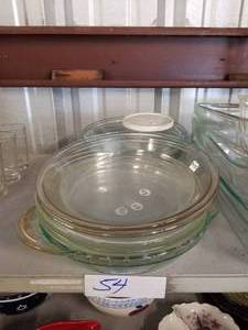 lot 54 image: Selection of Pyrex and Anchor cookware