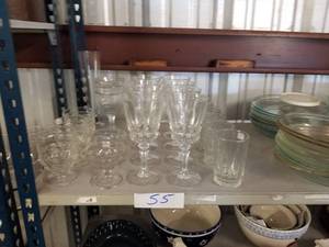 lot 55 image: Selection of crystal glassware