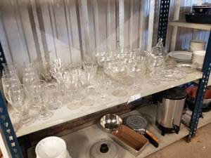 lot 63 image: Selection of glassware