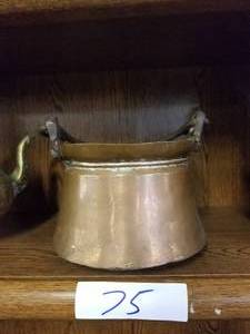 lot 75 image: Vintage handmade copper pot with handle