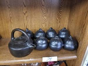 lot 78 image: Tea pot with covered bowls or cups