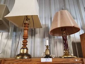 lot 89 image: Selection of table lamps