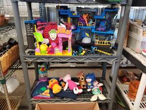 lot 105 image: Selection of Batman action figures in Gotham City