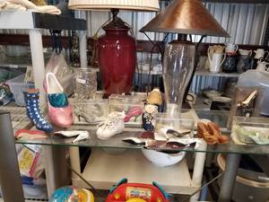 lot 108 image: Selection of shoe decorations