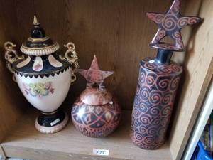 lot 135 image: Selection of home decorations