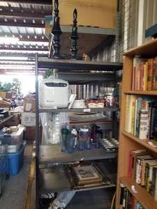 lot 148 image: Selection of kitchen and home decor. items