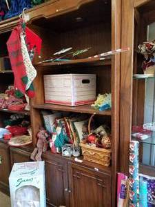 lot 161 image: Selection of Christmas decorations