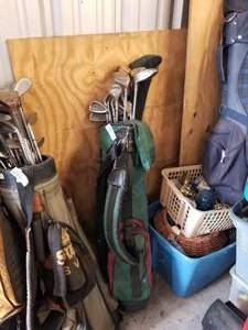 lot 181 image: Set of Golf clubs with bag