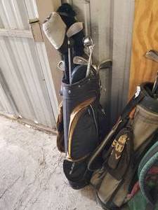 lot 179 image: Set of Golf clubs with bag