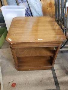 lot 72 image: End table