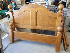 lot 172 image: Headboard, footboard and side rails, believe to be full size bed