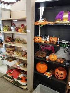 lot 193 image: Selection of fall and Halloween items