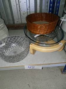 lot 48 image: Dishware - candy dishes