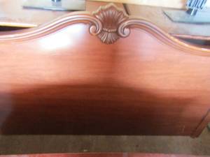 lot 22 image: Solid wood headboard 82x44