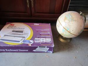 lot 19 image: Crams Imperial World Globe and 3M desktop keyboard in box