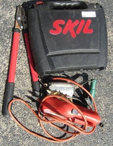 lot 33 image: Bolt cutters, B&D cordless grass shears, skill 6265 power drill in case