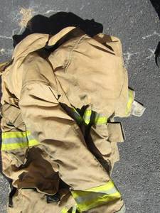 lot 34 image: Quest Brand Crowley fire suit. Top 48x32 (Monthyear made 4-05)Bottoms 44x31 (7-02)