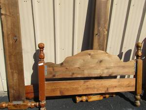 lot 35 image: Solid bed set 4 piece headboardfootboardside rails 65x88