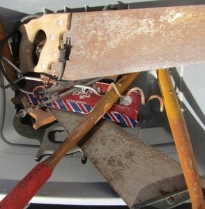 lot 36 image: Tub-saws and bolt cutters assorted