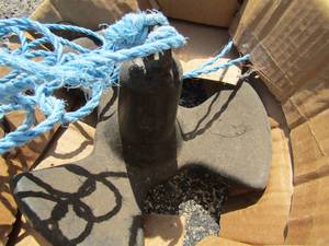 lot 37 image: Heavy cast iron anchor