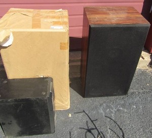 lot 42 image: Stereo Speakers 21 tall 15w qty 2 plus 1 small RCA speaker 16x12