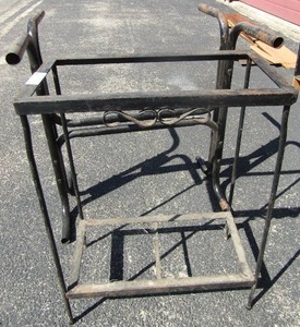 lot 51 image: Metal aquarium stand 21x11 plus metal frame for table (no top) 29x24x27