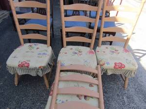 lot 53 image: 4 matching floral fabric dining chairs (1 needs repair) 38x18