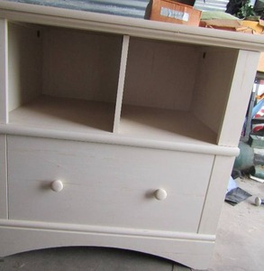 lot 58 image: Wood file cabinet one drawer plus shelf has divider 31x21x32